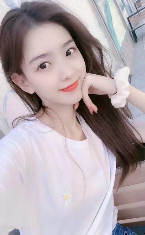 网红小雪吃瓜照片高清