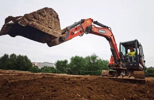 网红挖掘机吃瓜少女,揭秘网络红人的真实一面