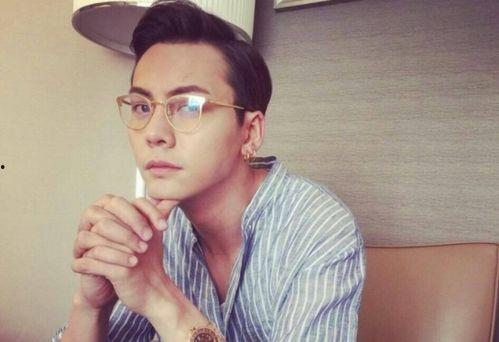 吃瓜网红男博主戴眼镜的是谁,揭秘网络红人的神秘面纱